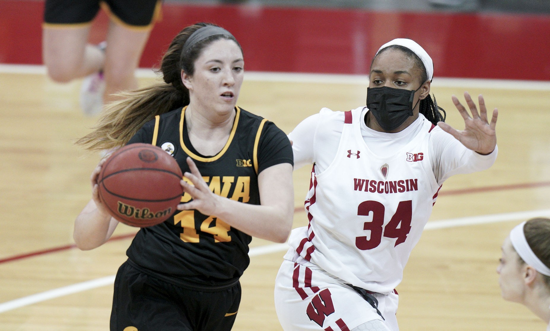 Iowa 84, UW 70